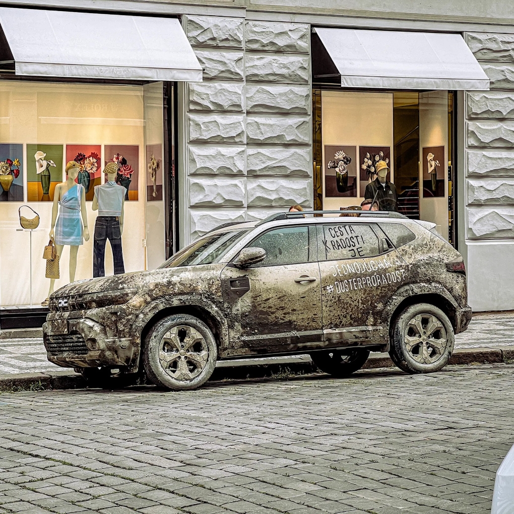 DACIA – MUDDY DACIA DUSTER